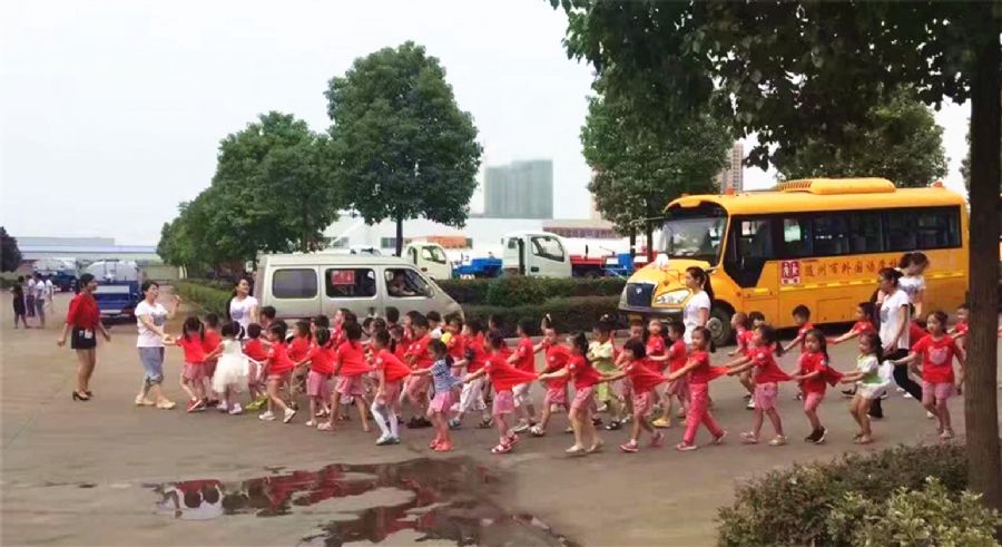 小朋友參觀消防車廠家 小朋友參觀消防車廠家