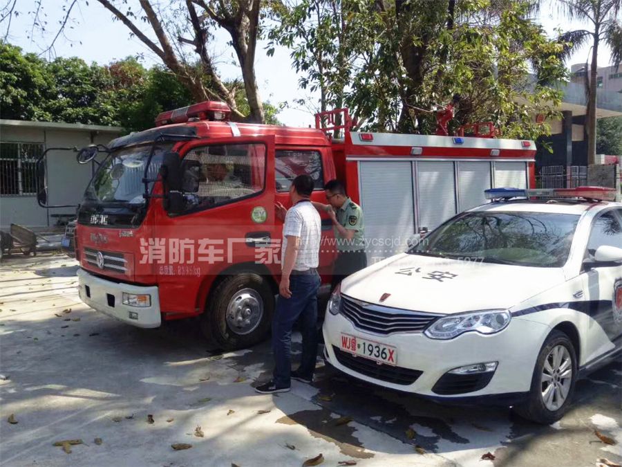 東風4噸水罐消防車 東風4噸水罐消防車