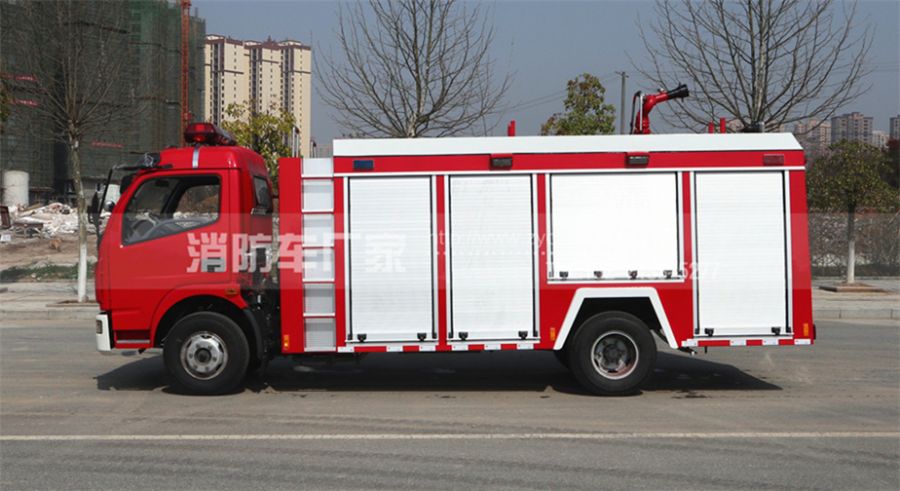 高性價(jià)比東風(fēng)4噸水罐消防車 高性價(jià)比東風(fēng)4噸水罐消防車