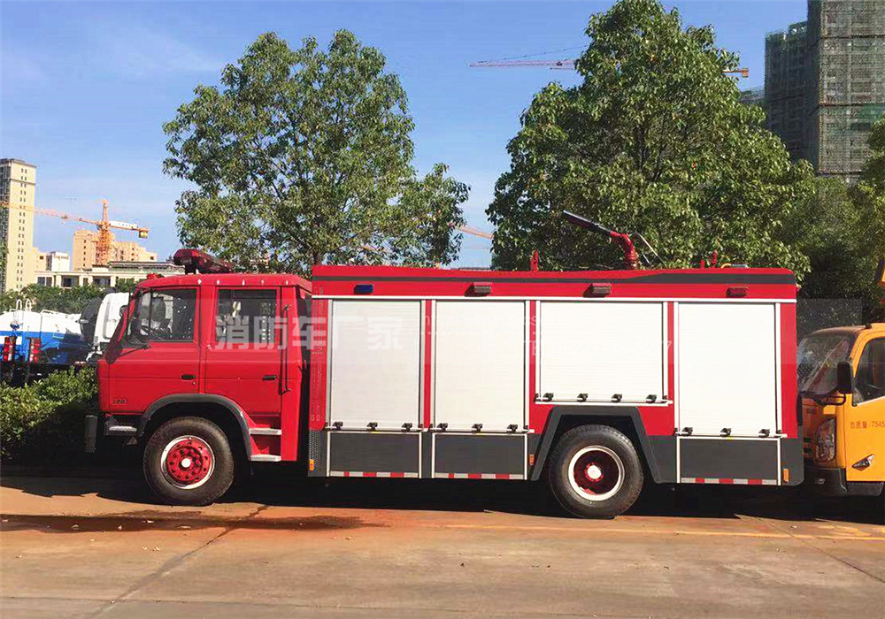 東風(fēng)153水罐消防車(chē) 東風(fēng)153水罐消防車(chē)