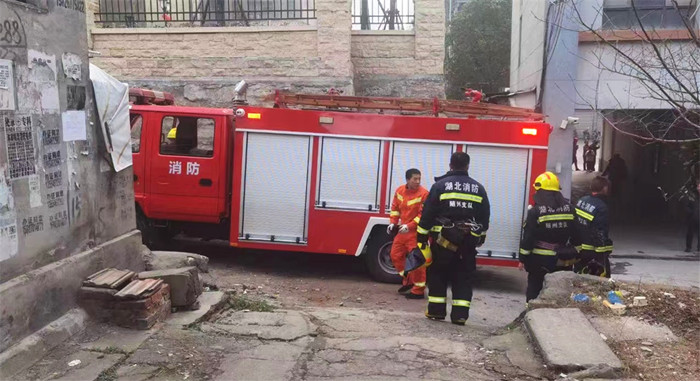 2.5噸水罐消防車實(shí)戰(zhàn)圖片 2.5噸水罐消防車實(shí)戰(zhàn)圖片